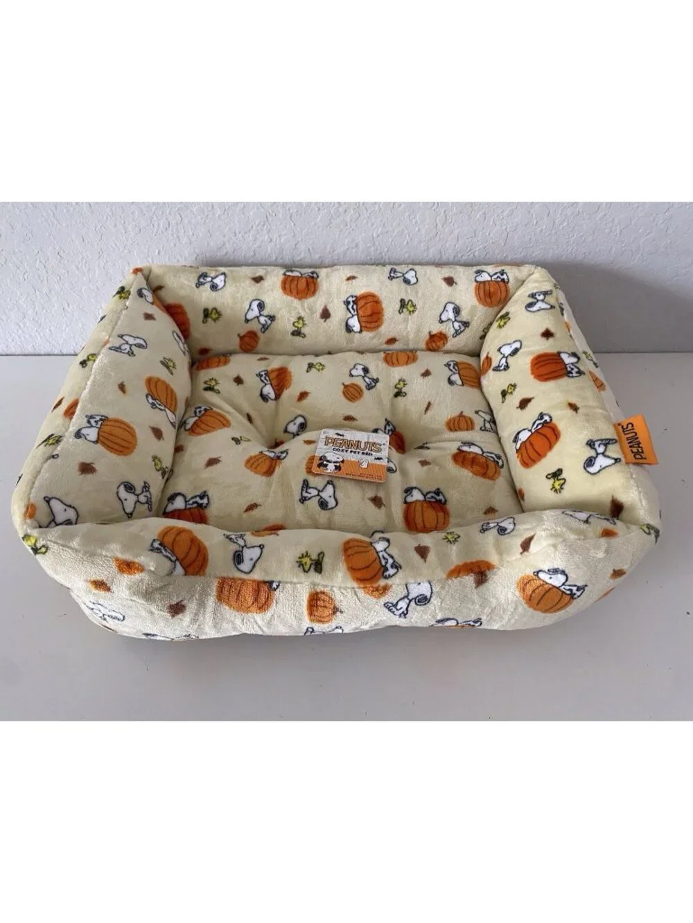 Peanuts Snoopy Woodstock Small Dog Cozy Pet Bed Halloween Pumpkin 20 X 16 X 6”